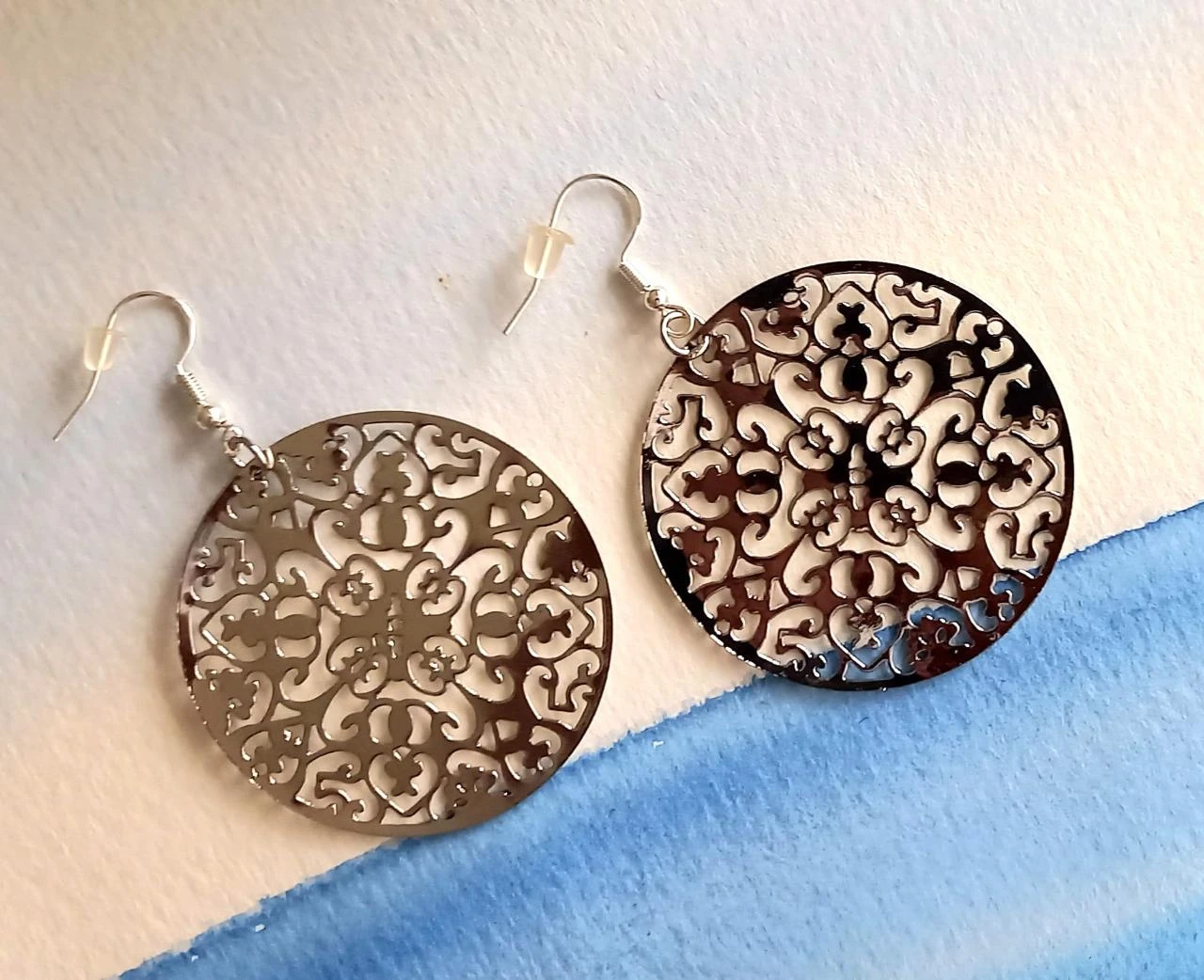 Boucles oreilles filigrane argentées diam 4.5 cms neuves
